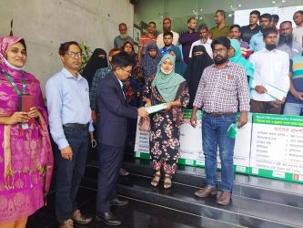 গাক কর্তৃক নিরাপদ মাংস ও দুগ্ধজাত পণ্য উৎপাদনে আধুনিক যন্ত্রপাতি ক্রয়ে অনুদানের চেক হস্তান্তর 