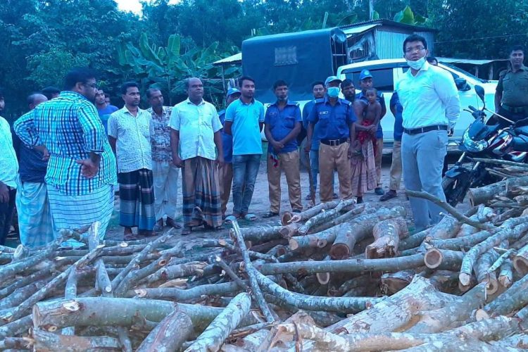 সন্তোষপুর বনে কয়লা কারখানায় ভ্রাম্যমান আদালতের অভিযান ৬ লাখ টাকা জরিমানা