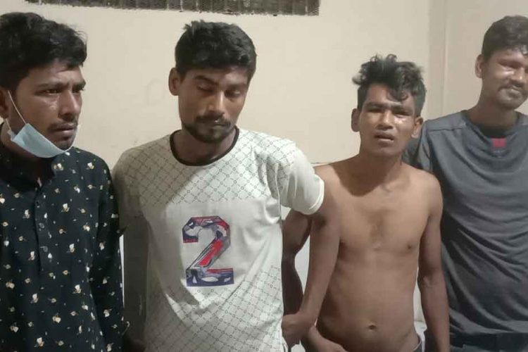 রাজধানীতে ভিক্ষাবৃত্তির আড়ালে ছিনতাইয়ের অভিযোগে গ্রেপ্তার ৪