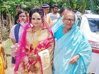 সংস্কৃতিকর্মী কনে যাত্রী নিয়ে হাজির হলেন সাংবাদিক বরের বাড়িতে