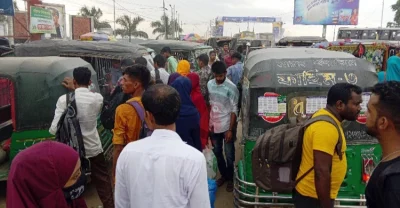 ঈদে বাড়ি ফিরা মানুষের দুর্ভোগঃ কয়েকগুণ বেশি ভাড়াও গুনতে হচ্ছে যাত্রীদের