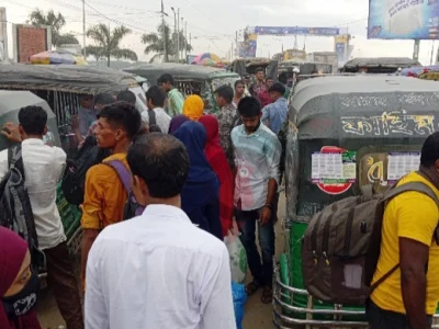 ঈদে বাড়ি ফিরা মানুষের দুর্ভোগঃ কয়েকগুণ বেশি ভাড়াও গুনতে হচ্ছে যাত্রীদের