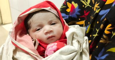 মা, বাবা ও বোন হারানো নবজাতক সুস্থ আছেঃ  বুকের দুধ খাওয়াচ্ছেন প্রসূতি মায়েরা