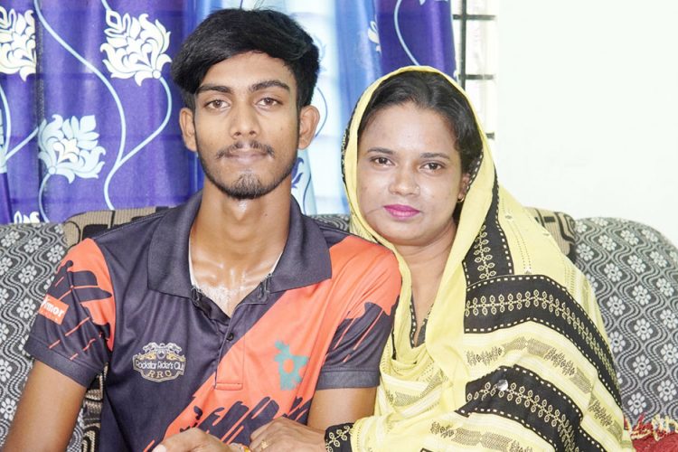 ফেসবুকে প্রেম করে শিক্ষিকাকে বিয়ে করলো কলেজ ছাত্র