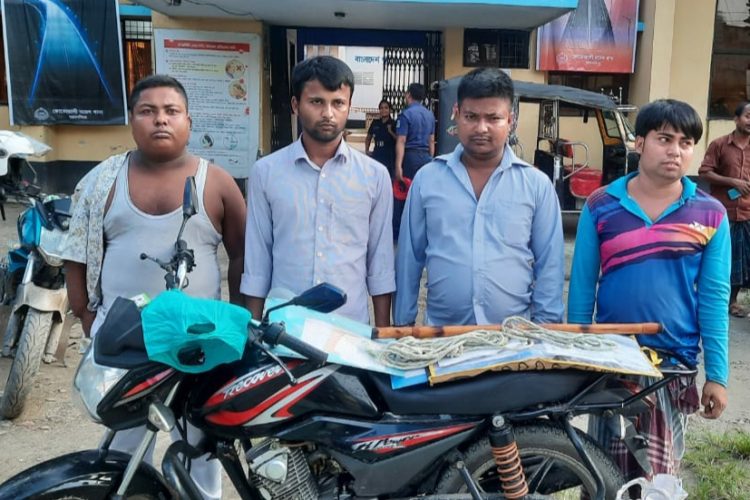 ময়মনসিংহে চাকরি দেওয়ার প্রলোভনে প্রতারণা  ৪ ভাই গ্রেফতার
