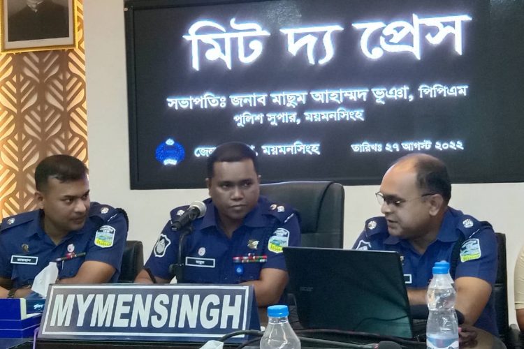 লুঙ্গি পরা, জুতা-জামা ছিড়া মানুষটাকে সবার আগে সেবা দিতে চাই-ময়মনসিংহের পুলিশ সুপার