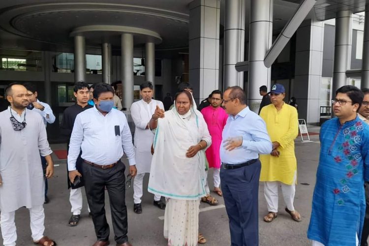 বগুড়ায় বেসামরিক বিমান পরিবহন ও পর্যটন সচিবের টিএমএসএস কার্যালয় পরিদর্শন