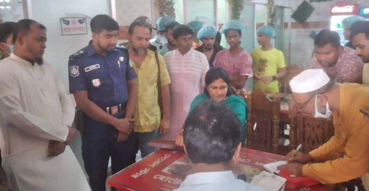 ভালুকায় খাবারে তেলাপোকা পাওয়ায় হোটেল মালিককে ৪০ হাজার টাকা জরিমানা