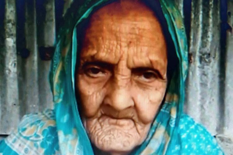 ছেলের বয়স ৭৫ মায়ের বয়স ৩৩ঃ ছেলে পেলেও মা পায়না বয়স্কভাতা