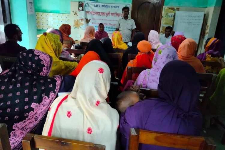 বগুড়ায় টিএমএসএস সদস্যদের ব্রয়লার মুরগী পালনে প্রশিক্ষণ অনুষ্ঠিত