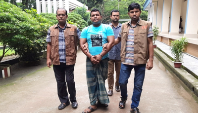 চলন্ত বাসে ৩ ঘণ্টা ধরে ডাকাতি ও নারী যাত্রীকে ধর্ষণঃ মূল হোতা গ্রেফতার