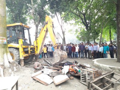 মসিকের অভিযানে জয়নুল আবেদিন পার্কে অবৈধ দোকান উচ্ছেদ