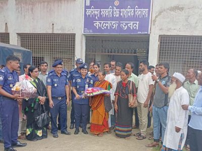 কলসিন্দুরের আট ফুটবলার পরিবারকে পুলিশ সুপারের পক্ষ থেকে ফুলেল শুভেচ্ছা
