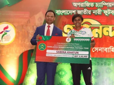 সাফ জয়ী নারী ফুটবলারদেরকে বাংলাদেশ সেনাবাহিনী সংবর্ধনা প্রদান