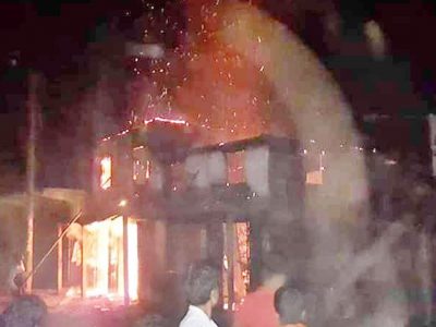 গফরগাঁওয়ে অগ্নিকান্ডে ৫ দোকান পুড়ে ছাই