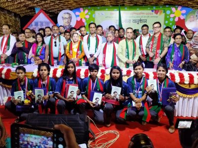 ময়মনসিংহের সাফ ফুটবল জয়ী নারী ফুটবলারদের মসিকের বর্ণিল সংবর্ধণা