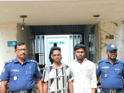 পরিক্ষা শেষে বাড়ি ফেরার পথে মায়ের হাত থেকে মেয়েকে অপহরণ, আটক ২