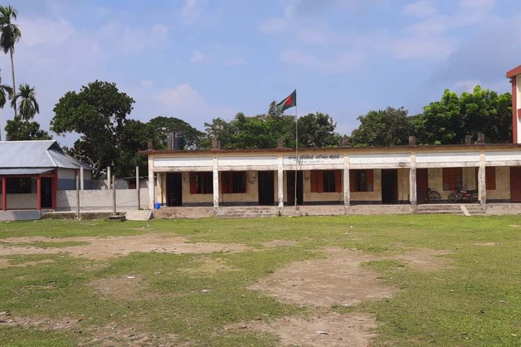 গোপনে কমিটি করায় ঈশ্বরগঞ্জে শিক্ষা অফিসার ও সুপারের বিরুদ্ধে মামলা