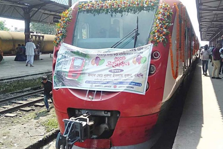 মেরামত করা পার্বতীপুর-রংপুর রুটে দুটি ডেমু ট্রেনের উদ্বোধন