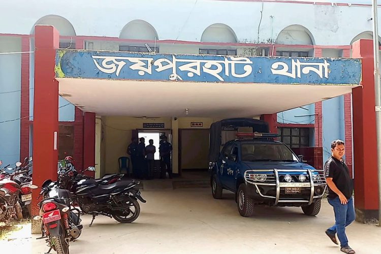 চার বছরের মেয়েকে হত্যার পর মা থানায়
