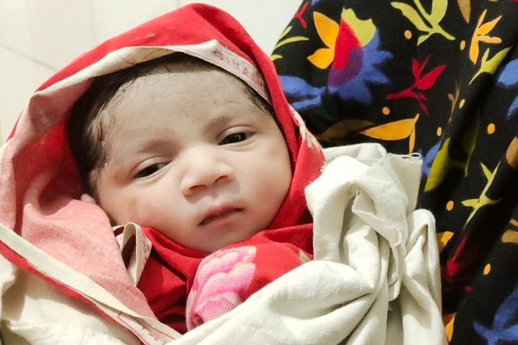 সড়কে জন্ম নেয়া  সেই শিশুর টাকা ব্যাংক অ্যাকাউন্টেই জমা আছে : ডিসি