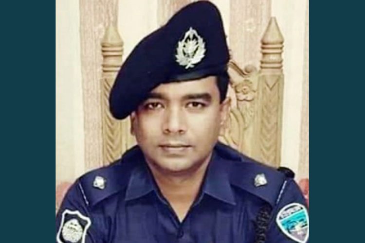 ডাকাতরা কুপিয়ে আহত করল ওসি তার চালককেঃ লুটে নিল সব