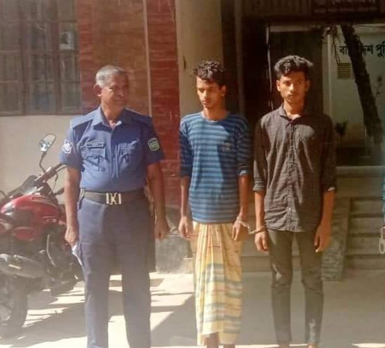 গফরগাঁওয়ে ক্ষুরের আঘাতে ক্ষতবিক্ষত কলেজছাত্রী ঘটনায় গ্রেফতার ২