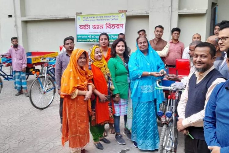 বিষমুক্ত সবজি বহনের জন্য টিএমএসএস’র বিনামূল্যে ৫টি অটোভ্যান বিতরণ