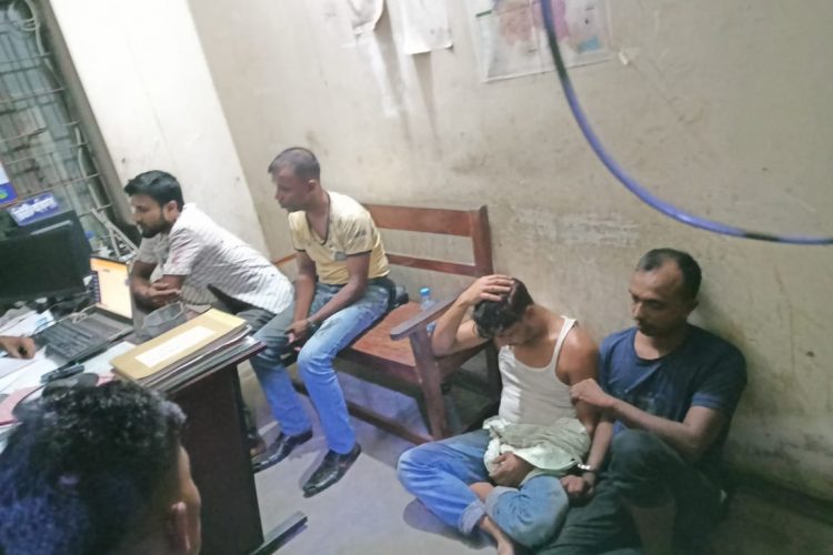 ঈশ্বরগঞ্জে ডিবি পুলিশ পরিচয়ে অপহরন, জনতার হাতে আটক ৪