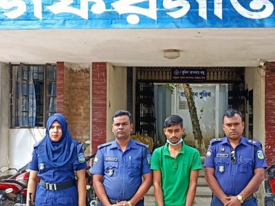প্রেমের প্রস্তাবে রাজি না হওয়ায় ছাত্রীকে ছুরিকাঘাত ঘটনার মূল হোতা গ্রেফতার