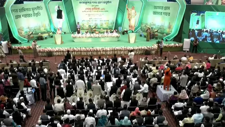 নবনির্বাচিত ৫৯ জন জেলা পরিষদ চেয়ারম্যানকে শপথ পড়ালেন প্রধানমন্ত্রী