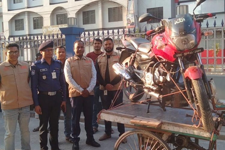 বিকৃত যৌনাচার থেকে বাঁচতে ব্যবসায়ীকে হত্যা করে এক কিশোর