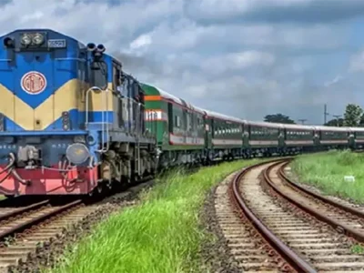 ময়মনসিংহে ট্রেনের  বগি লাইনচ্যুতঃ ৩ ঘণ্টা পর ট্রেন চলাচল স্বাভাবিক