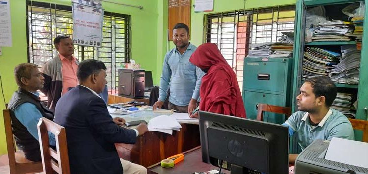 সুজানগরে টিএমএসএস সদস্য ও কর্মকর্তাদের সাথে মতবিনিময় করেন আঃ খালেক পিভিএম
