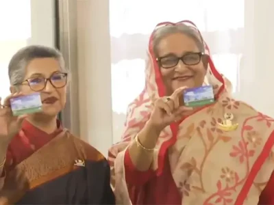 মেট্রোরেলে প্রথম যাত্রী হিসেবে চড়লেন প্রধানমন্ত্রী
