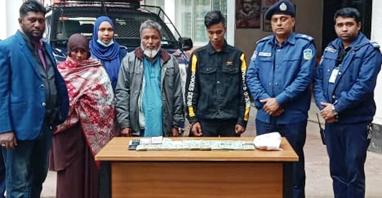 বন্ধু সেজে গরু ব্যবসায়ীর পৌণে ১৩ লাখ টাকা চুরির ঘটনায় স্বামী, স্ত্রী ও ছেলে গ্রেফতার
