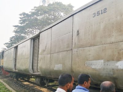 বগি লাইনচ্যুত হওয়ার ৩ ঘণ্টা পর ময়মনসিংহে ট্রেন চলাচল স্বাভাবিক