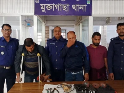 মুক্তাগাছায় গ্রামীণফোনের টাওয়ারে ঢুকে চুরি করার সময় আটক ৩