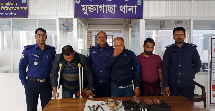 মুক্তাগাছায় গ্রামীণফোনের টাওয়ারে ঢুকে চুরি করার সময় আটক ৩