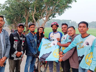 সাইকেল নিয়ে ভারত থেকে বাংলাদেশে পাপ্পু