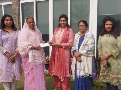 বগুড়ায় টিএমএসএসের নির্বাহী পরিচালকের হাতে চেক হস্তান্তর করলেন মিতুলী মাহবুব হোসেন