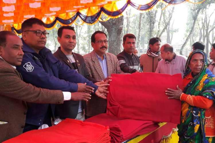 ঠাকুরগাঁও জেলায় টিএমএসএসের শীতবস্ত্র বিতরণ