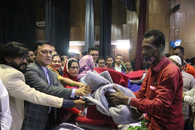১ হাজার শীতার্ত  নাগরিকের মাঝে কম্বল বিতরণ করেছেন মসিক মেয়র