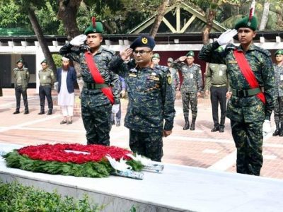 গোপালগঞ্জে জাতির জনকের সমাধিতে আনসার-ভিডিপির মহা-পরিচালকের শ্রদ্ধা নিবেদন