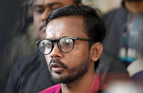 উপহারের গাড়ি নিতে গিয়ে জরিমানা গুনলেন হিরো আলম