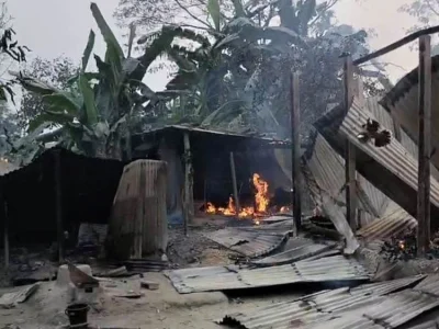 গৌরীপুরে বিদ্যুতের খুঁটি স্থাপন নিয়ে প্রতিপক্ষের হামলায়  নিহত ১ঃ অগ্নিসংযোগে অন্তত ২০টি ঘর পুড়ে ছাই