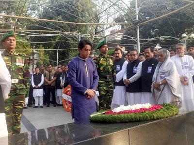 ৭ মার্চ উপলক্ষে প্রধানমন্ত্রীর পক্ষে বঙ্গবন্ধুর প্রতিকৃতিতে শ্রদ্ধা