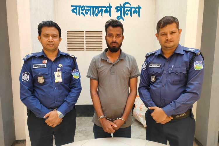 পুলিশ কনস্টেবলের স্ত্রী হত্যার রহস্য উদঘাটনঃ স্বামী গ্রেফতার