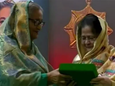 ৯জন বিশিষ্ট ব্যক্তি ও এক প্রতিষ্ঠানকে স্বাধীনতা পুরস্কার তুলে দিলেন প্রধানমন্ত্রী