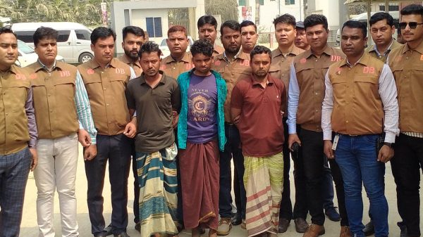 স্কুলছাত্রীকে গণধর্ষণ ও হত্যার ঘটনায় ৫ ধর্ষক গ্রেফতারঃ আদালতে স্বীকারোক্তি